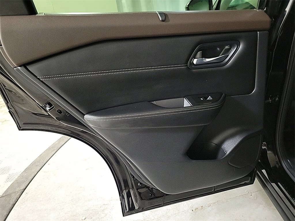 Used 2023 Nissan Rogue SV w/ SV Premium B Package image 23