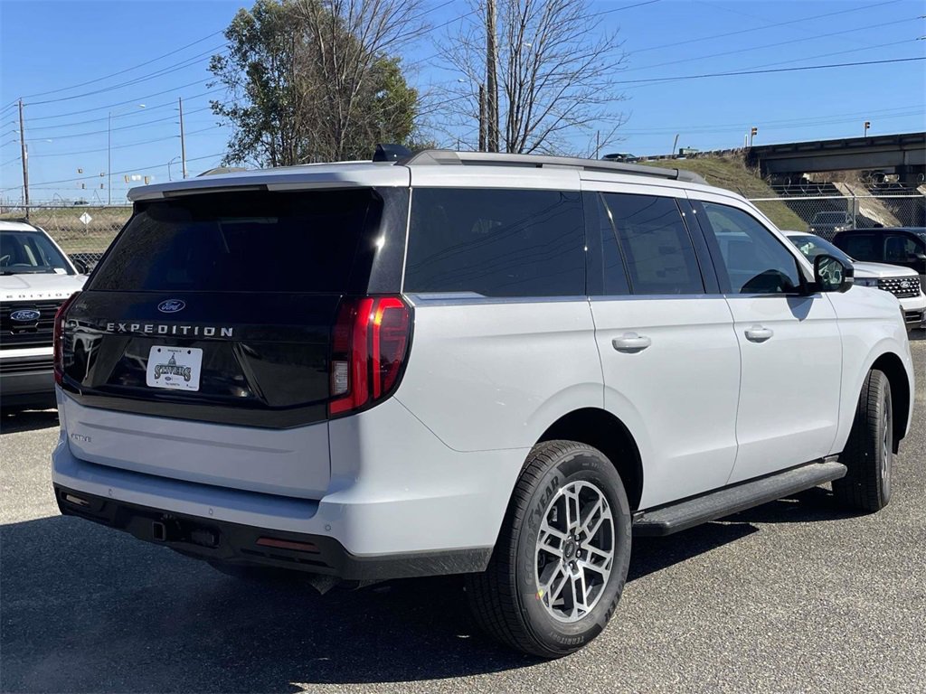 New 2026 Ford Expedition Active image 3