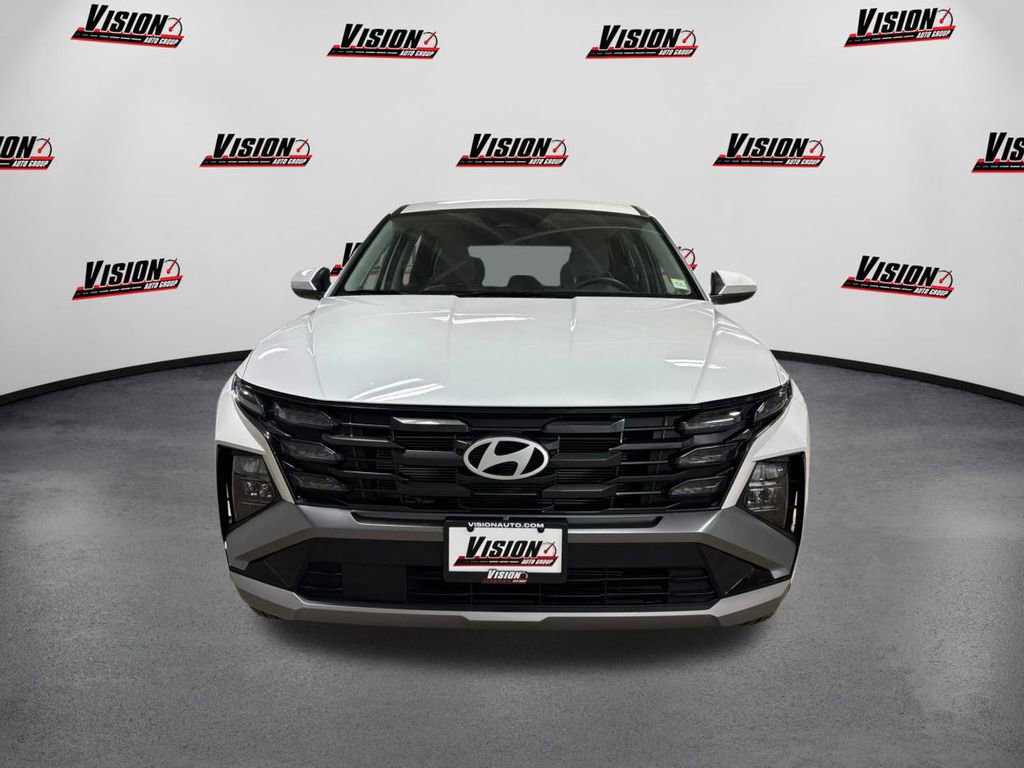 Certified 2025 Hyundai Tucson SE image 2
