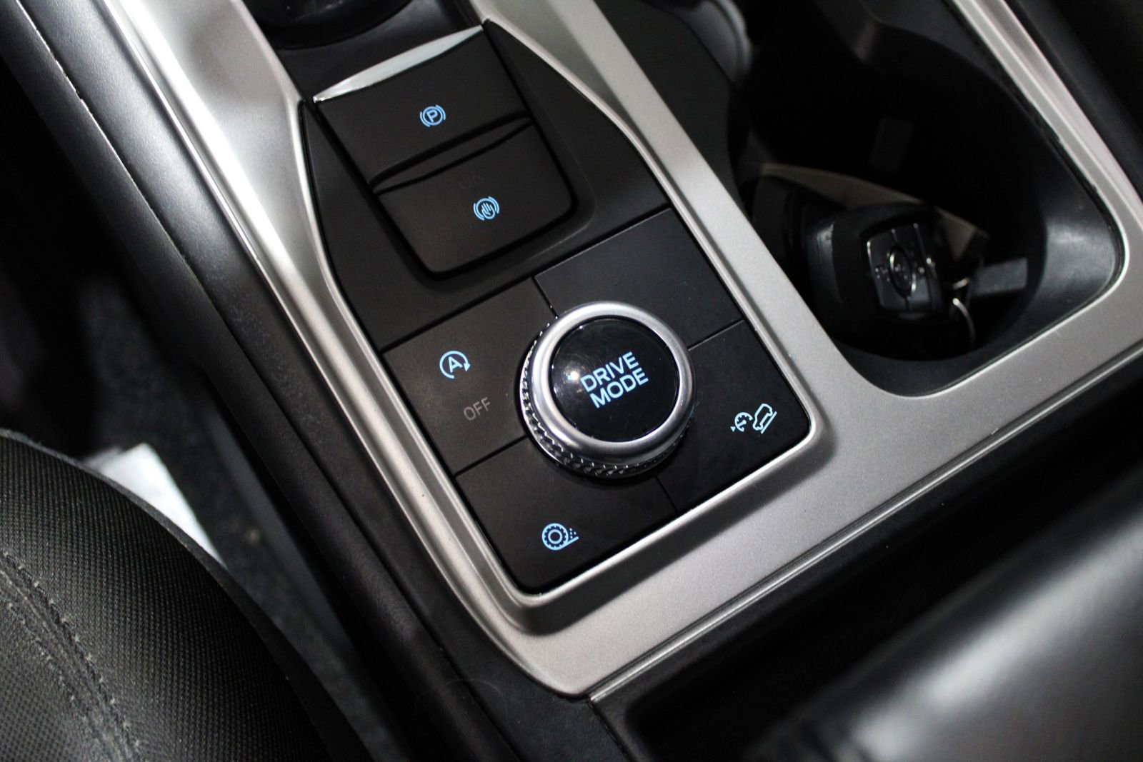 Used 2020 Ford Explorer XLT image 30