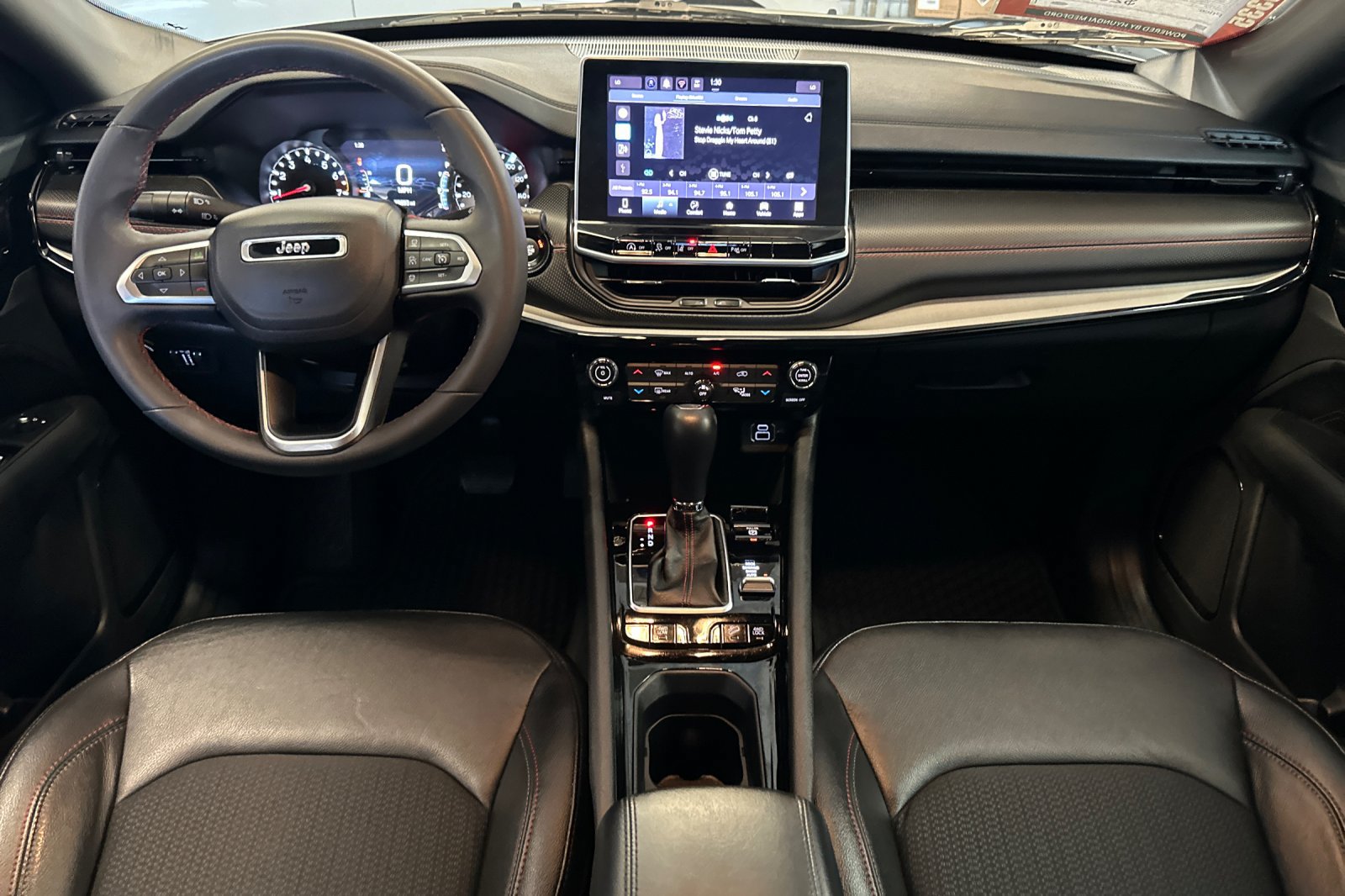 Used 2025 Jeep Compass Trailhawk AWD/4WD image 13