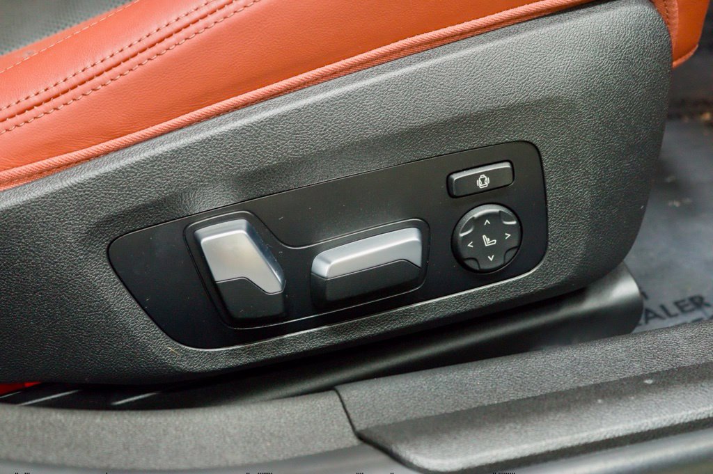Used 2023 BMW M3 w/ M Carbon Exterior Package RWD image 61