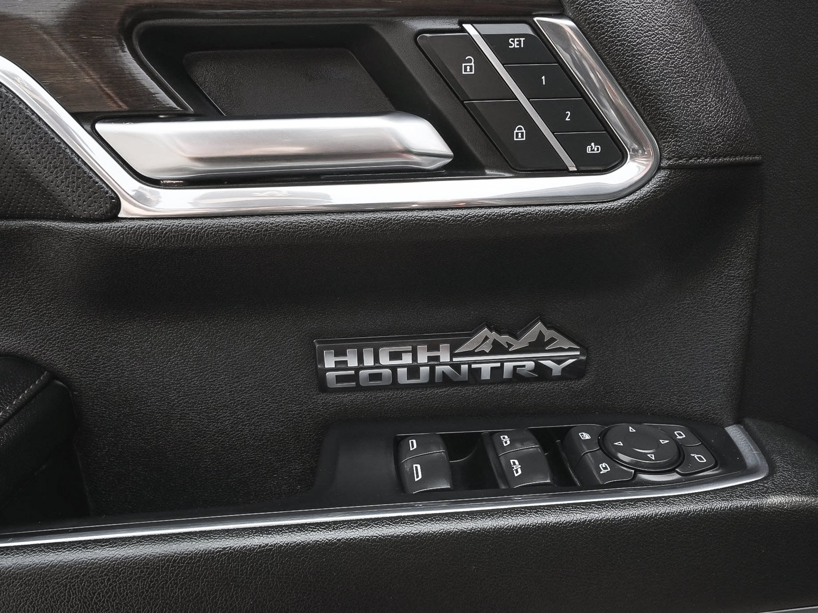 Used 2024 Chevrolet Silverado 1500 High Country w/ Technology Package AWD/4WD image 12