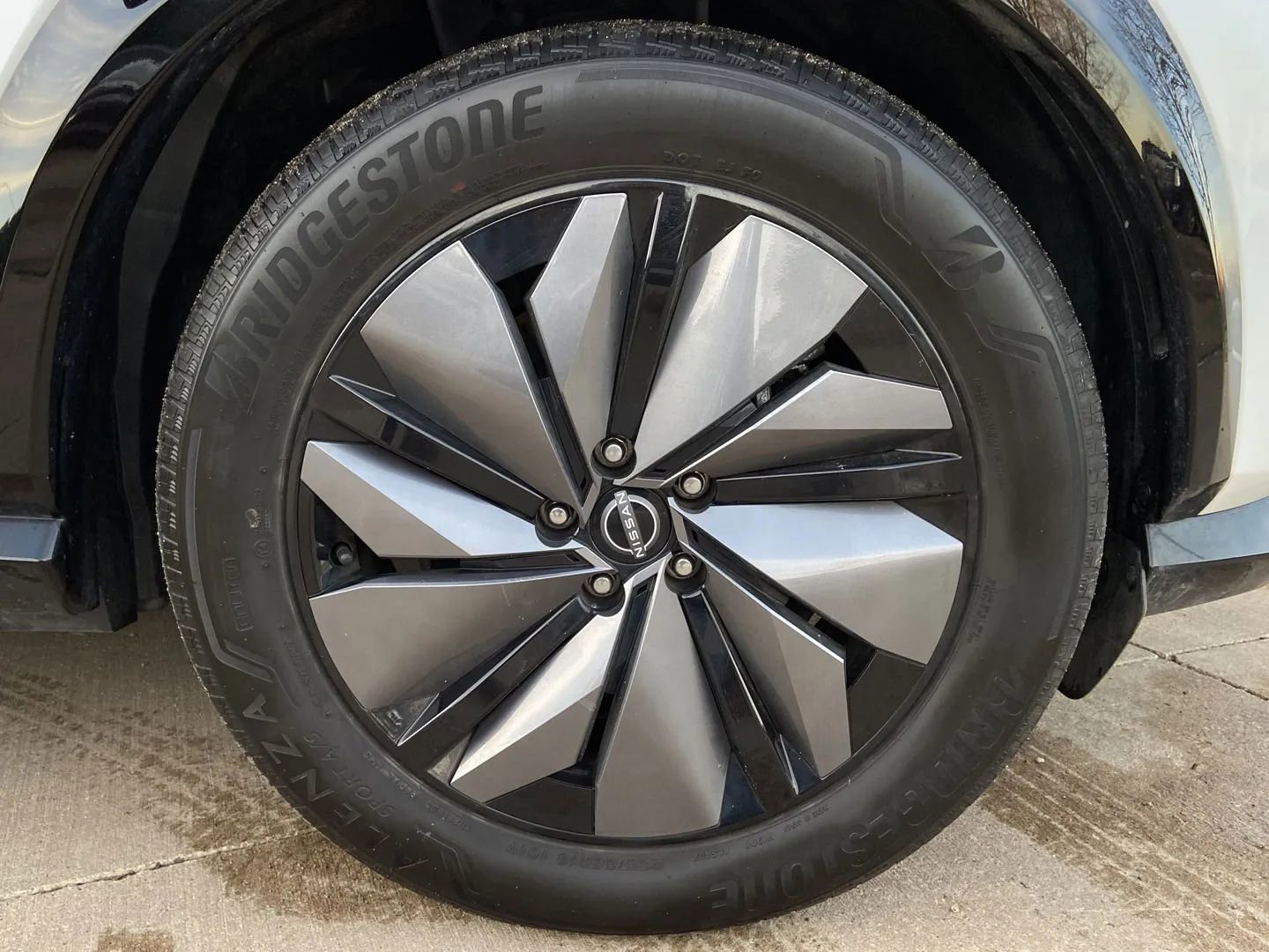 Used 2024 Nissan Ariya AWD image 8