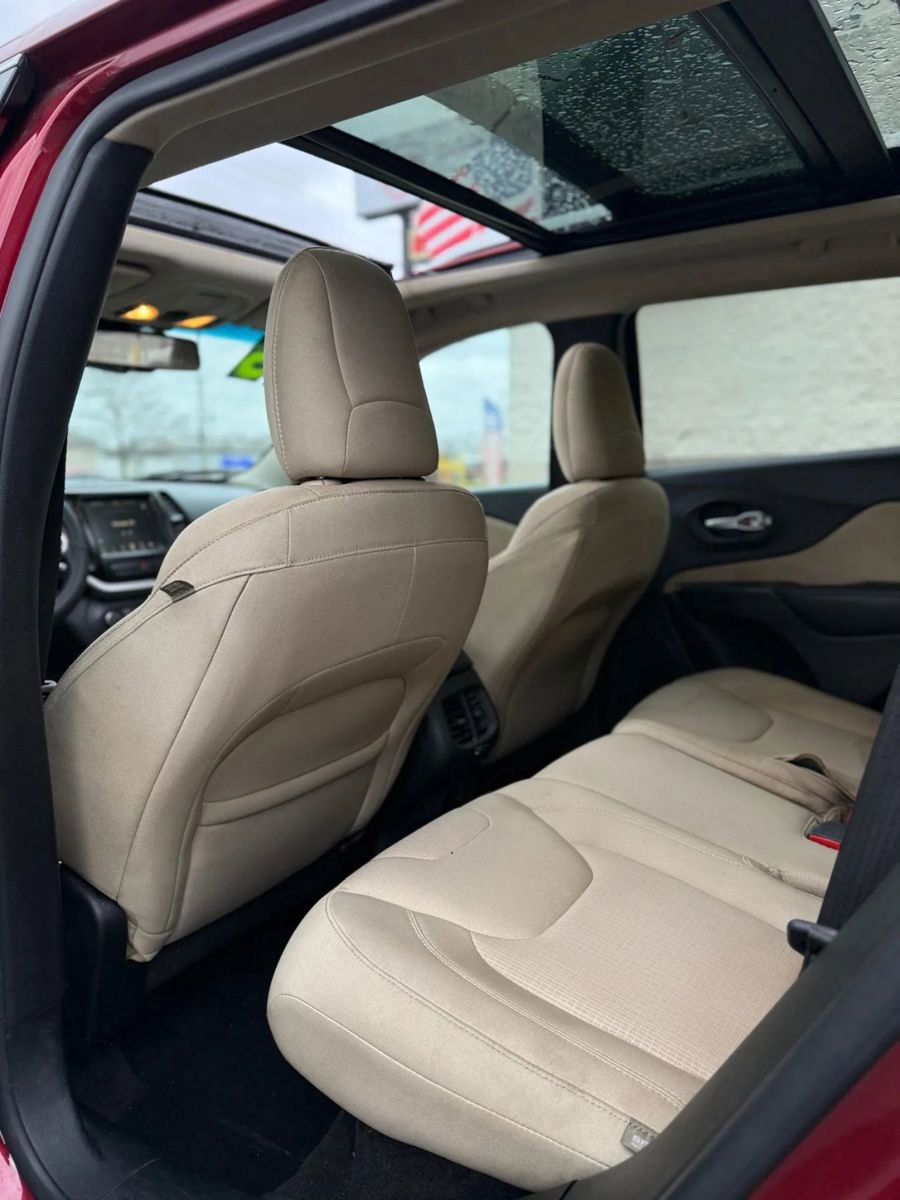 Used 2015 Jeep Cherokee Latitude w/ Comfort/Convenience Group image 10