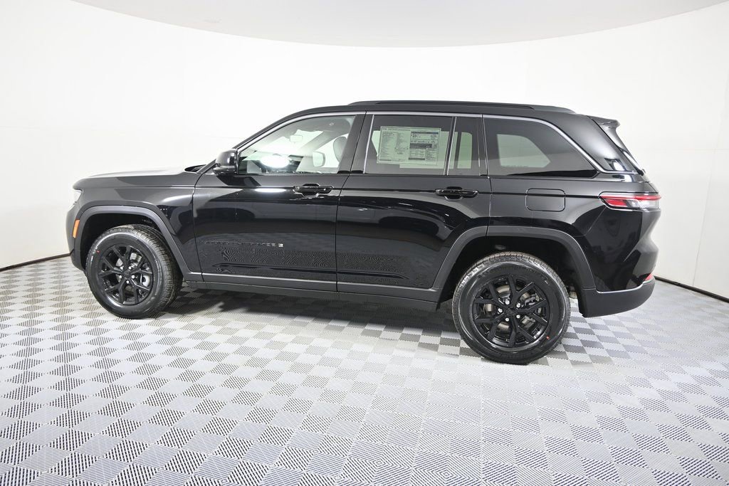 New 2026 Jeep Grand Cherokee Laredo image 3