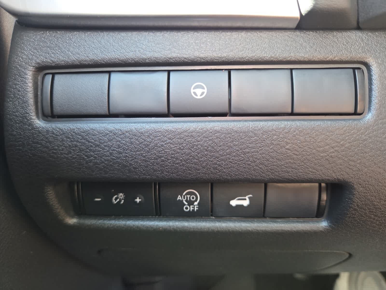Used 2025 Nissan Rogue SV AWD/4WD image 15