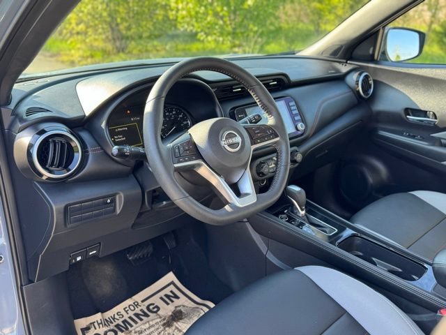 Used 2023 Nissan Kicks SR w/ SR Premium Package FWD image 10