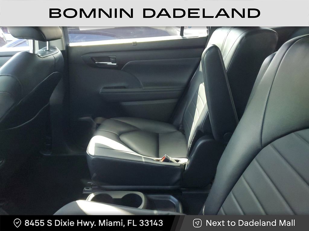 Used 2024 Toyota Highlander LE image 12