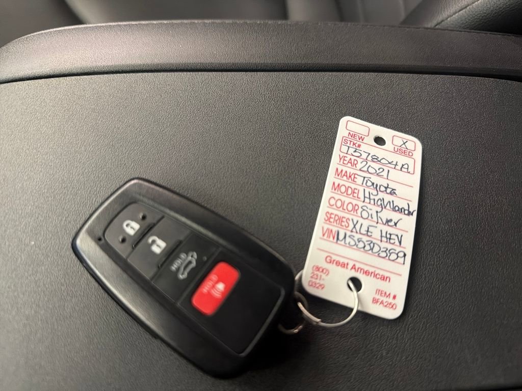 Certified 2021 Toyota Highlander XLE image 33