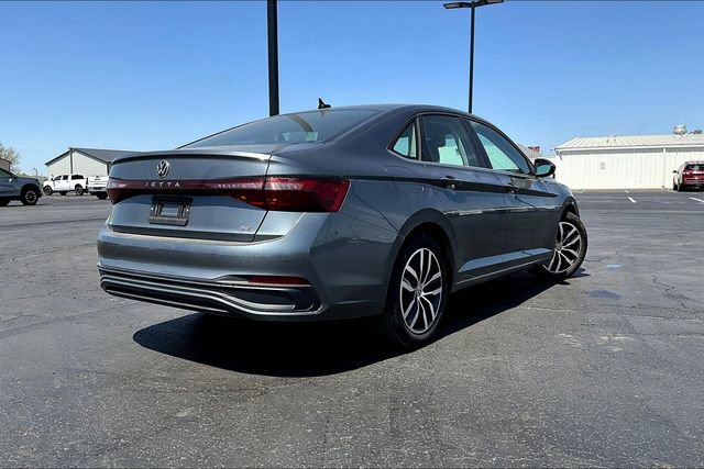 Used 2025 Volkswagen Jetta SE image 4