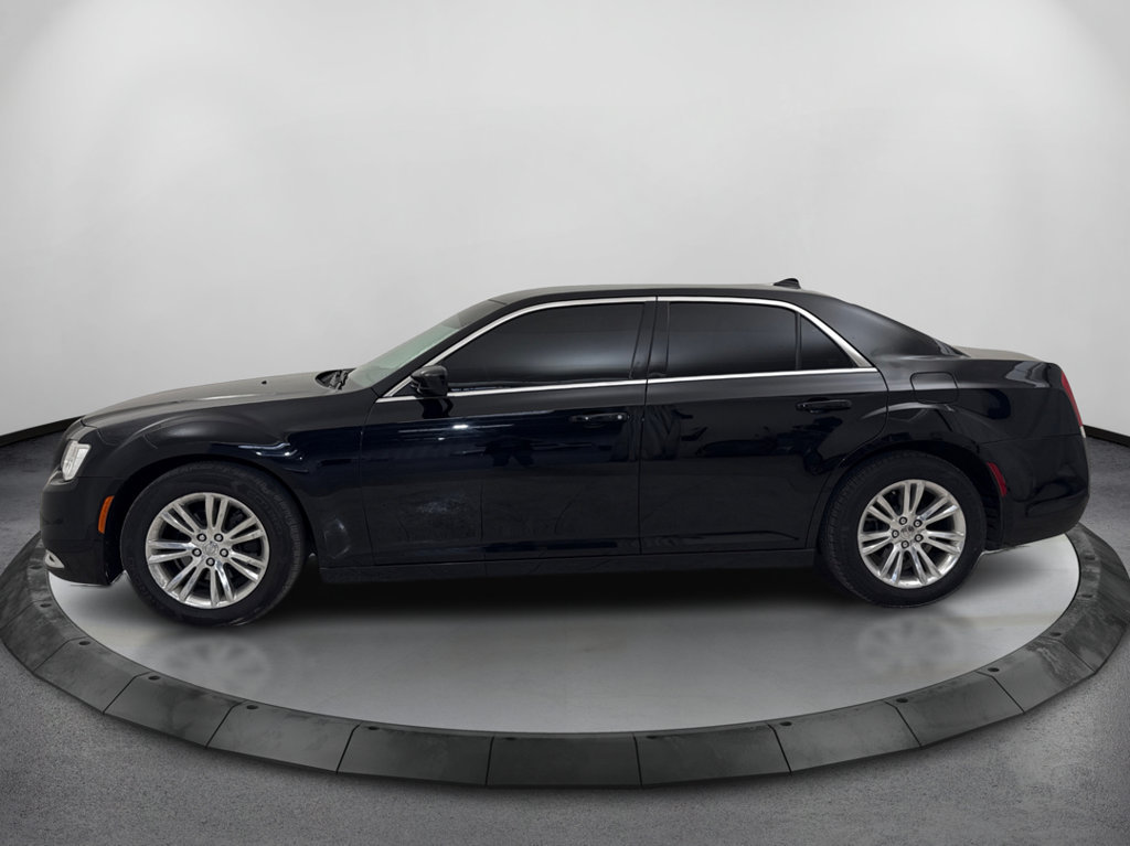 Used 2018 Chrysler 300 Touring w/ Driver Convenience Group RWD image 9