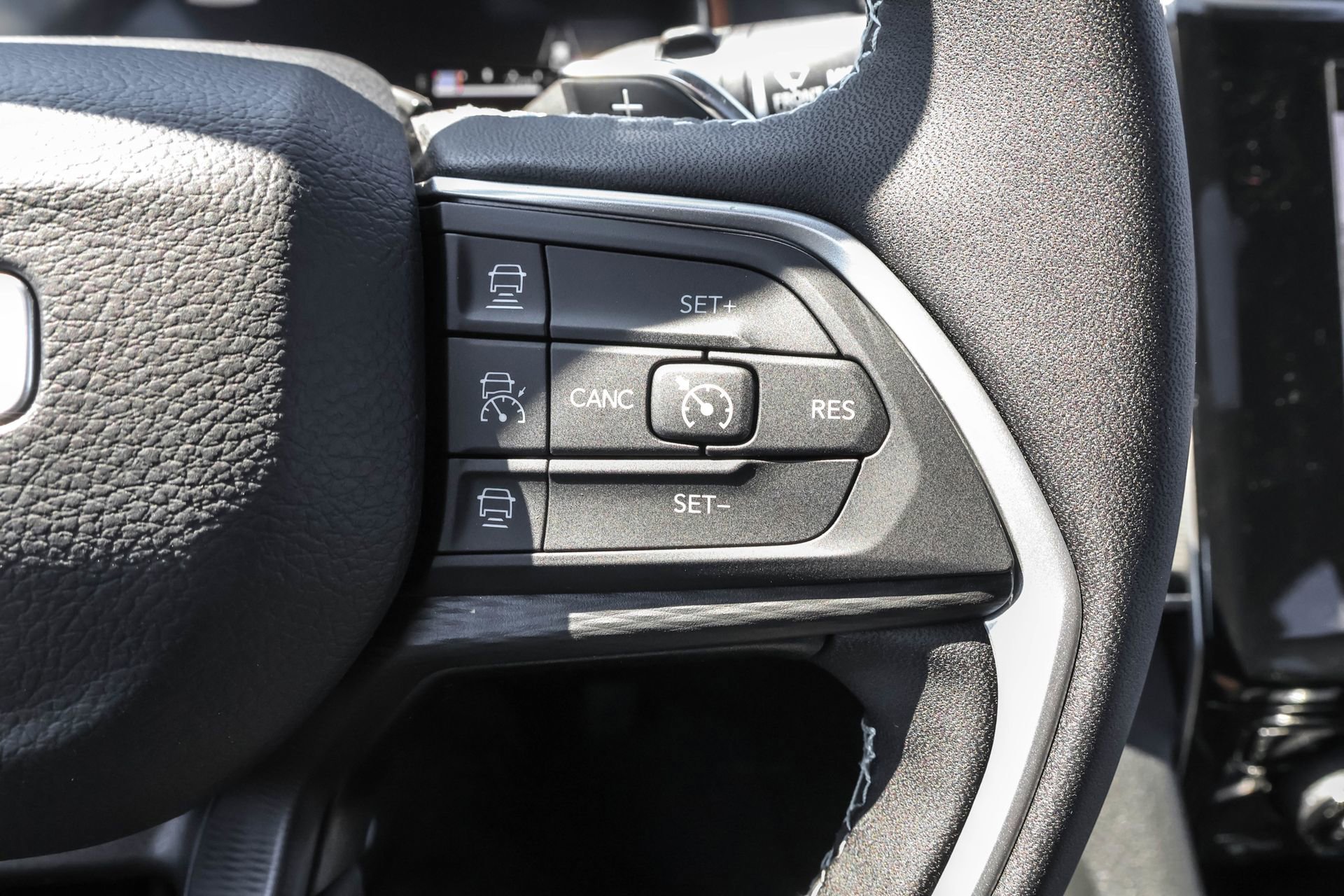 New 2025 Jeep Grand Cherokee Altitude AWD/4WD image 27