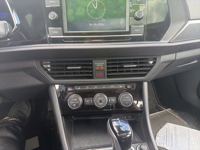 Used 2022 Volkswagen Jetta SE w/ Panoramic Sunroof Package FWD image 17