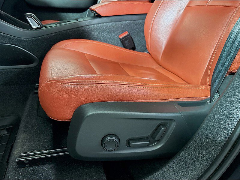 Used 2019 Volvo XC40 T5 Momentum image 21