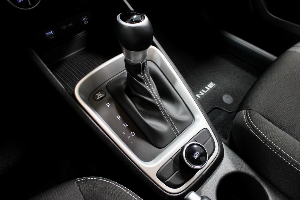 Certified 2024 Hyundai Venue SEL FWD image 34