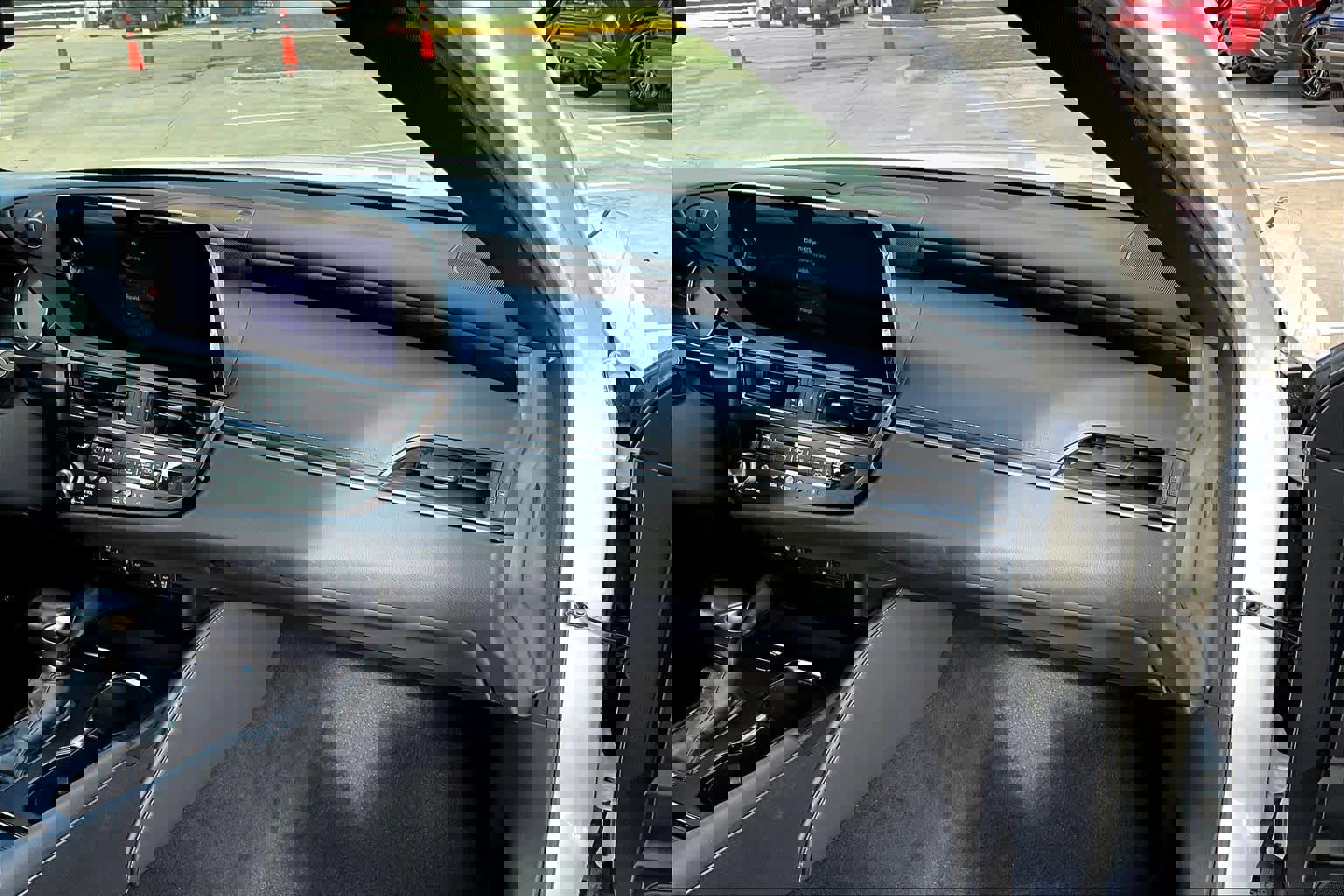 Certified 2025 Lexus ES 300h w/ Premium Package image 18