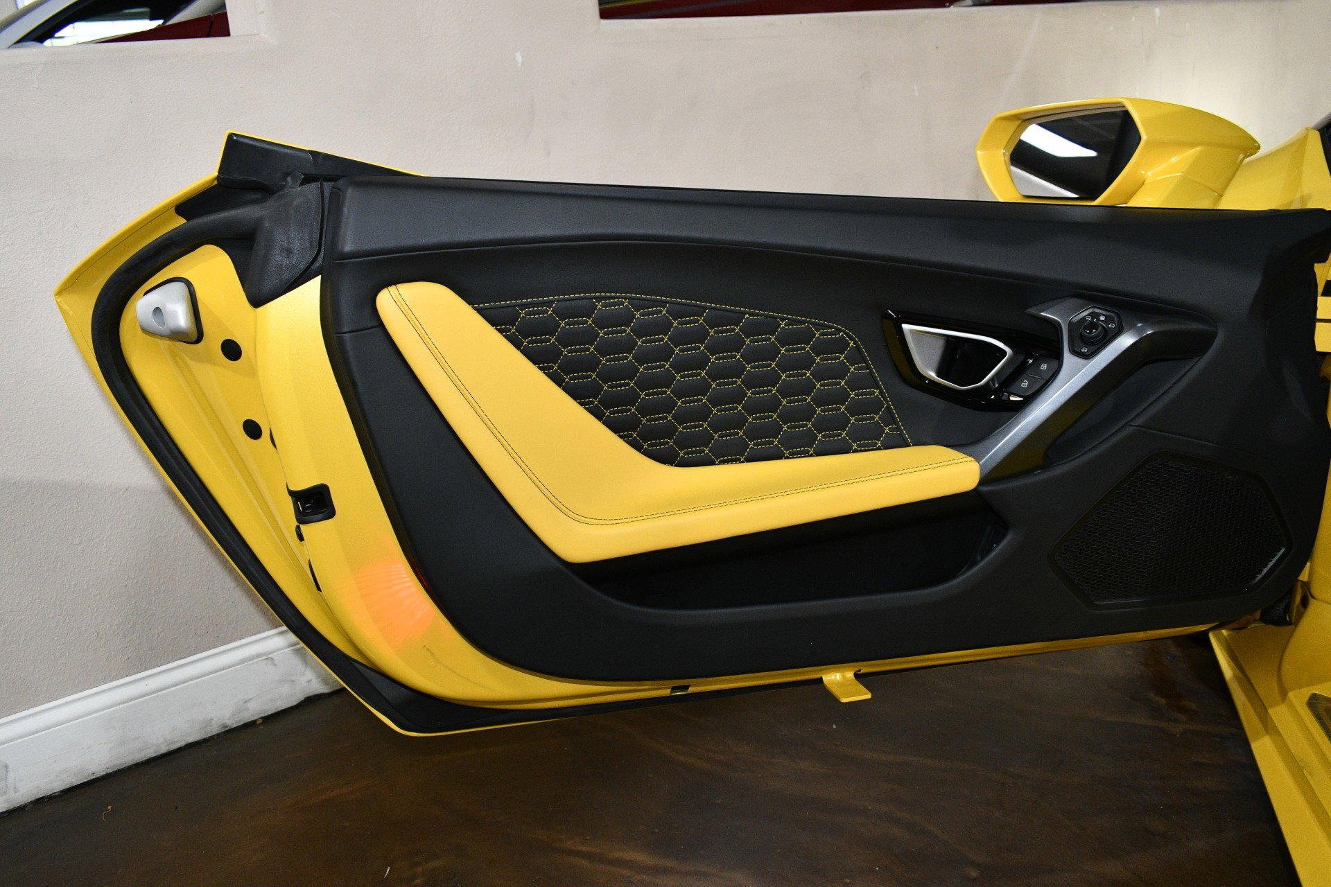 Used 2018 Lamborghini Huracan LP 580-2 image 44