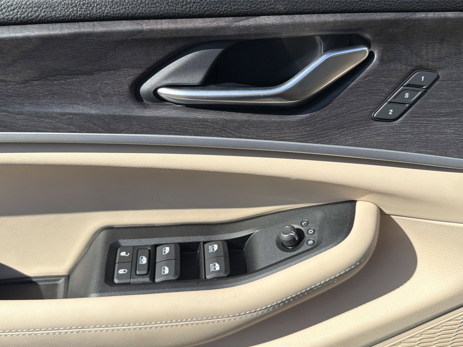 New 2025 Jeep Grand Cherokee Limited w/ Luxury Tech Group II image 15