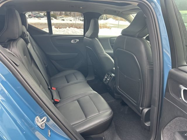 Certified 2025 Volvo XC40 B5 Plus AWD/4WD image 13