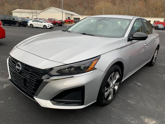 Used 2024 Nissan Altima 2.5 S image 2