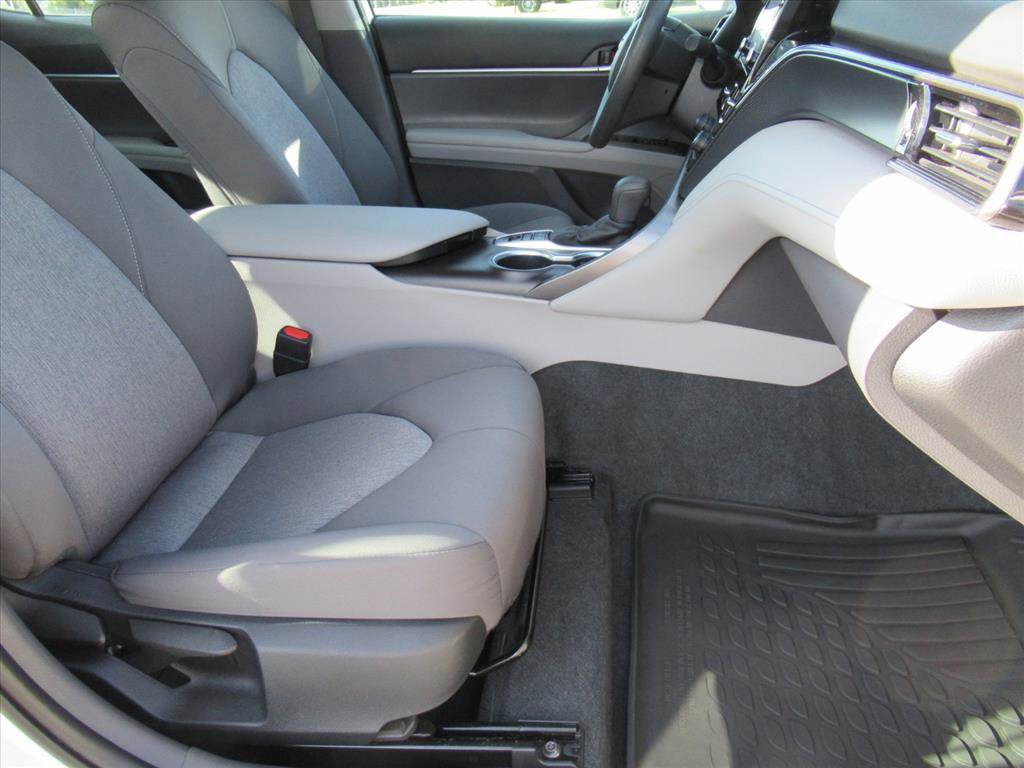 Used 2022 Toyota Camry LE image 9
