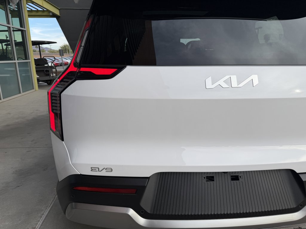 Used 2025 Kia EV9 Wind image 13