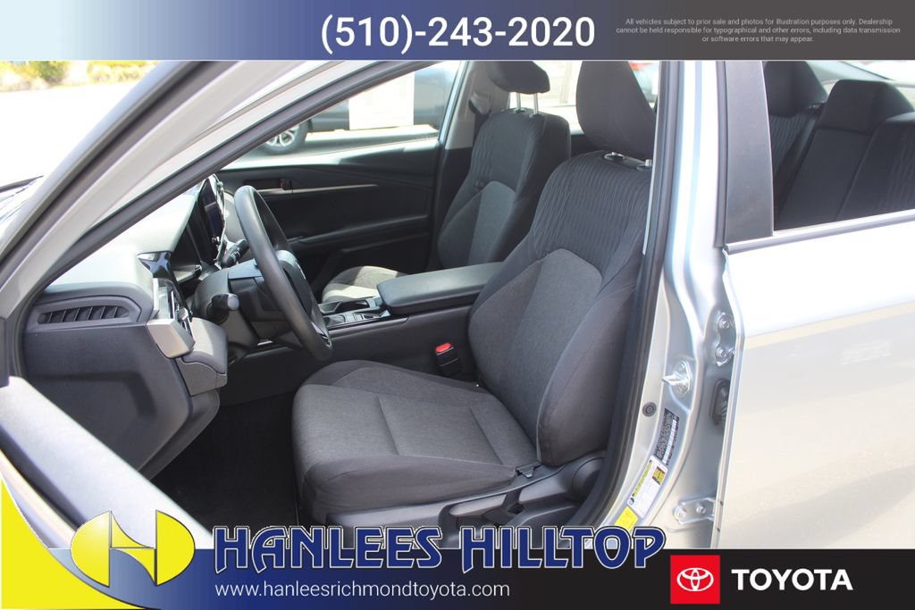 Used 2025 Toyota Camry LE FWD image 11