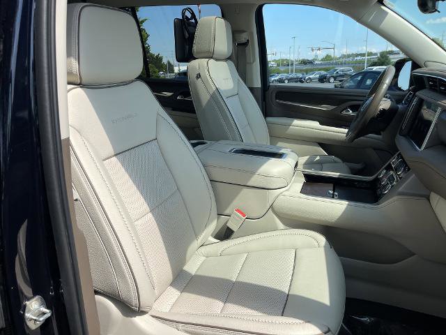 Used 2021 GMC Yukon Denali w/ Denali Premium Package image 25