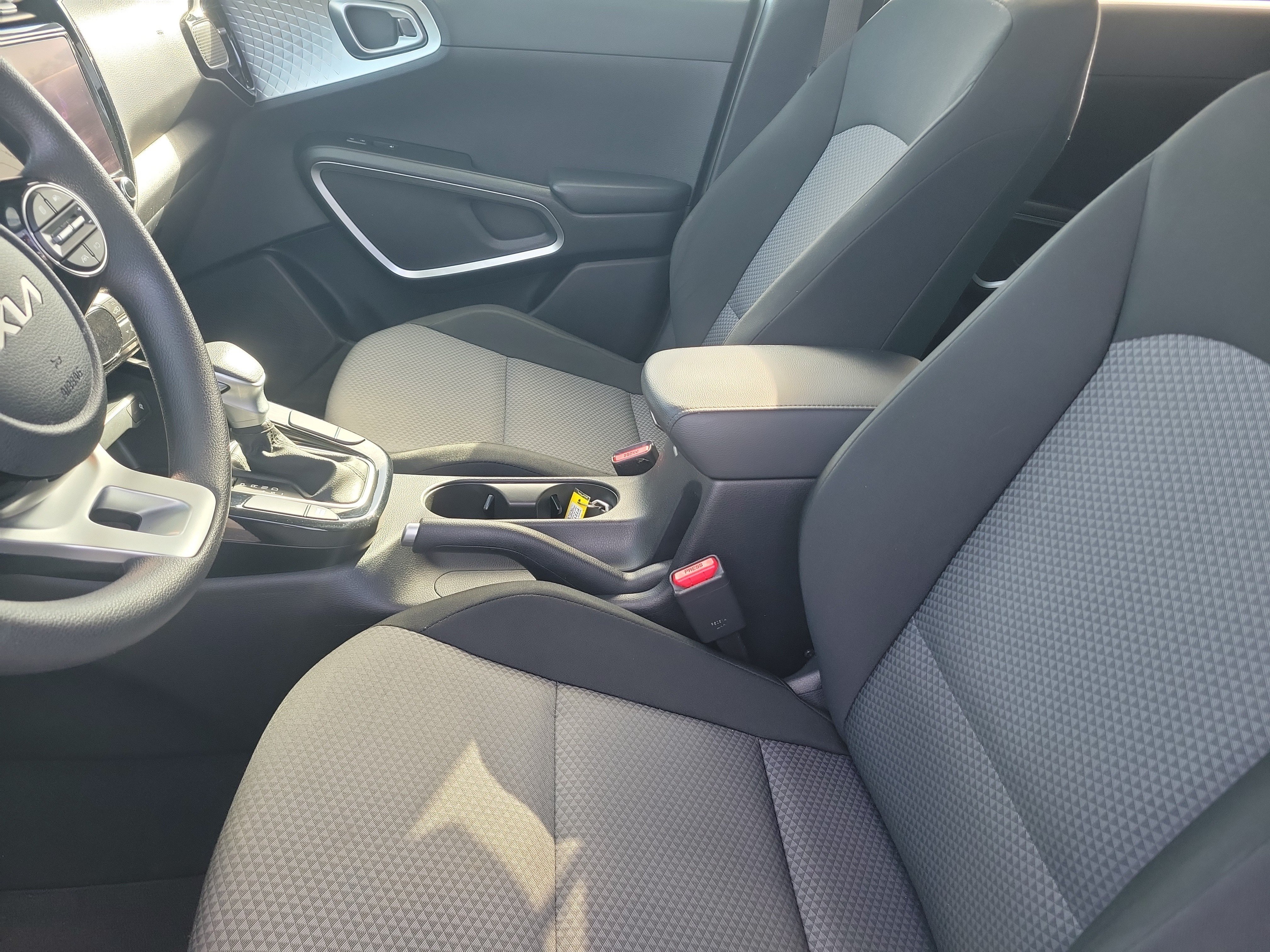 Used 2023 Kia Soul S FWD image 19