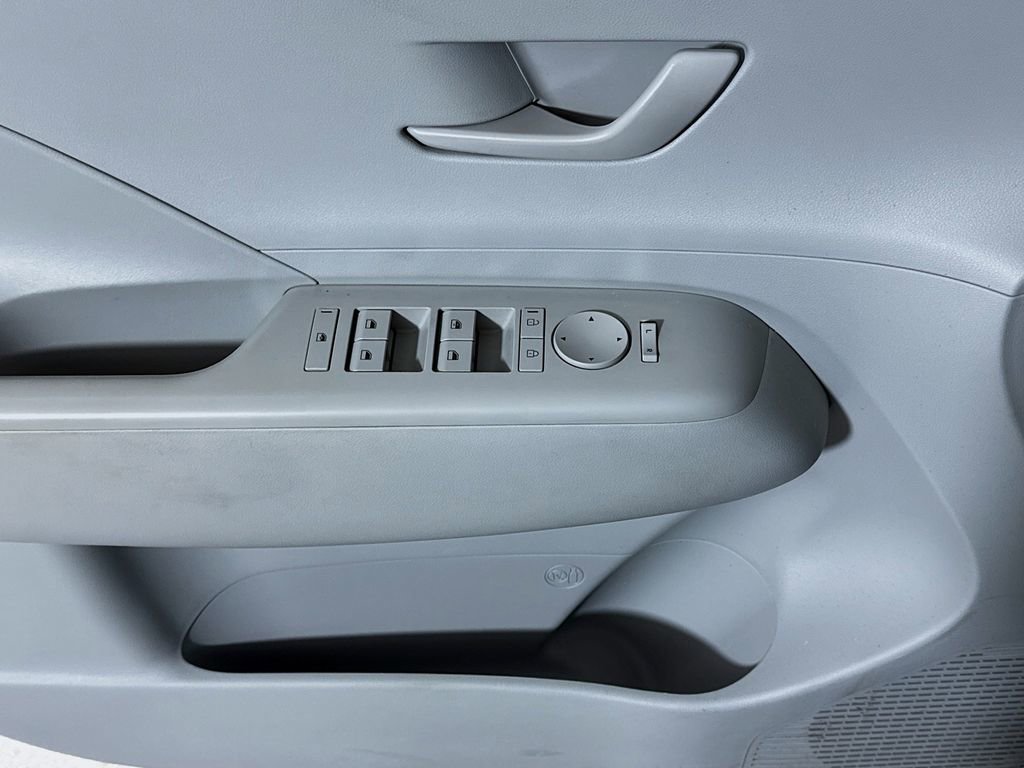 Used 2024 Hyundai Kona SEL FWD image 15