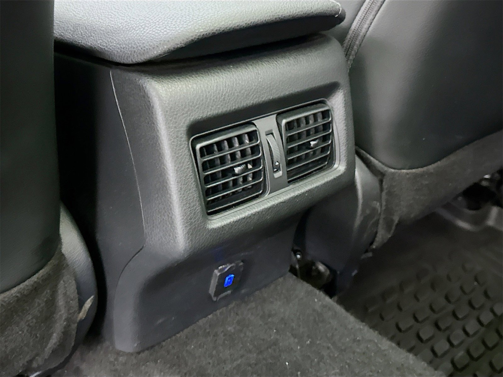 Used 2024 Toyota Camry XSE w/ Navigation Package image 27