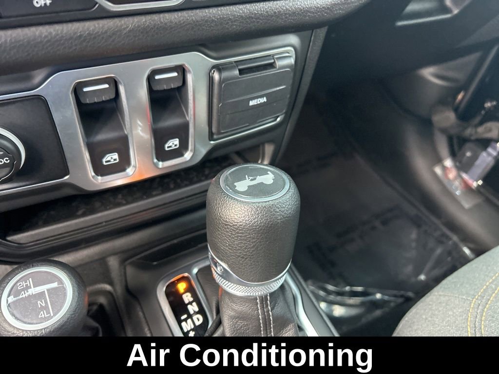 Used 2025 Jeep Wrangler Sport AWD/4WD image 14