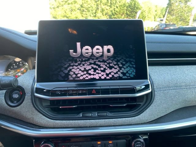 Used 2024 Jeep Compass Latitude AWD/4WD image 19