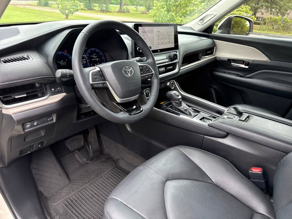 Used 2024 Toyota Grand Highlander Limited image 15