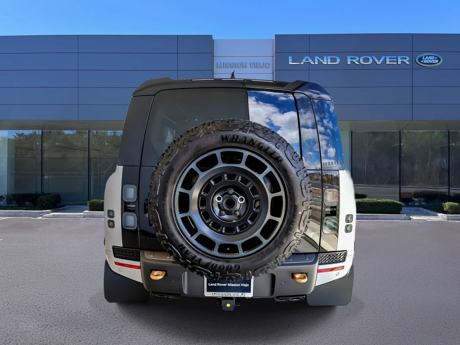 New 2026 Land Rover Defender 110 OCTA AWD/4WD image 5