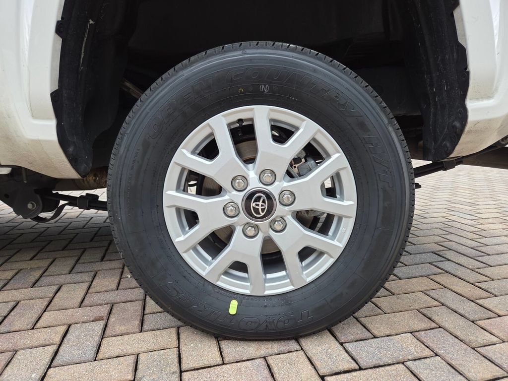 Certified 2024 Toyota Tacoma SR AWD/4WD image 19