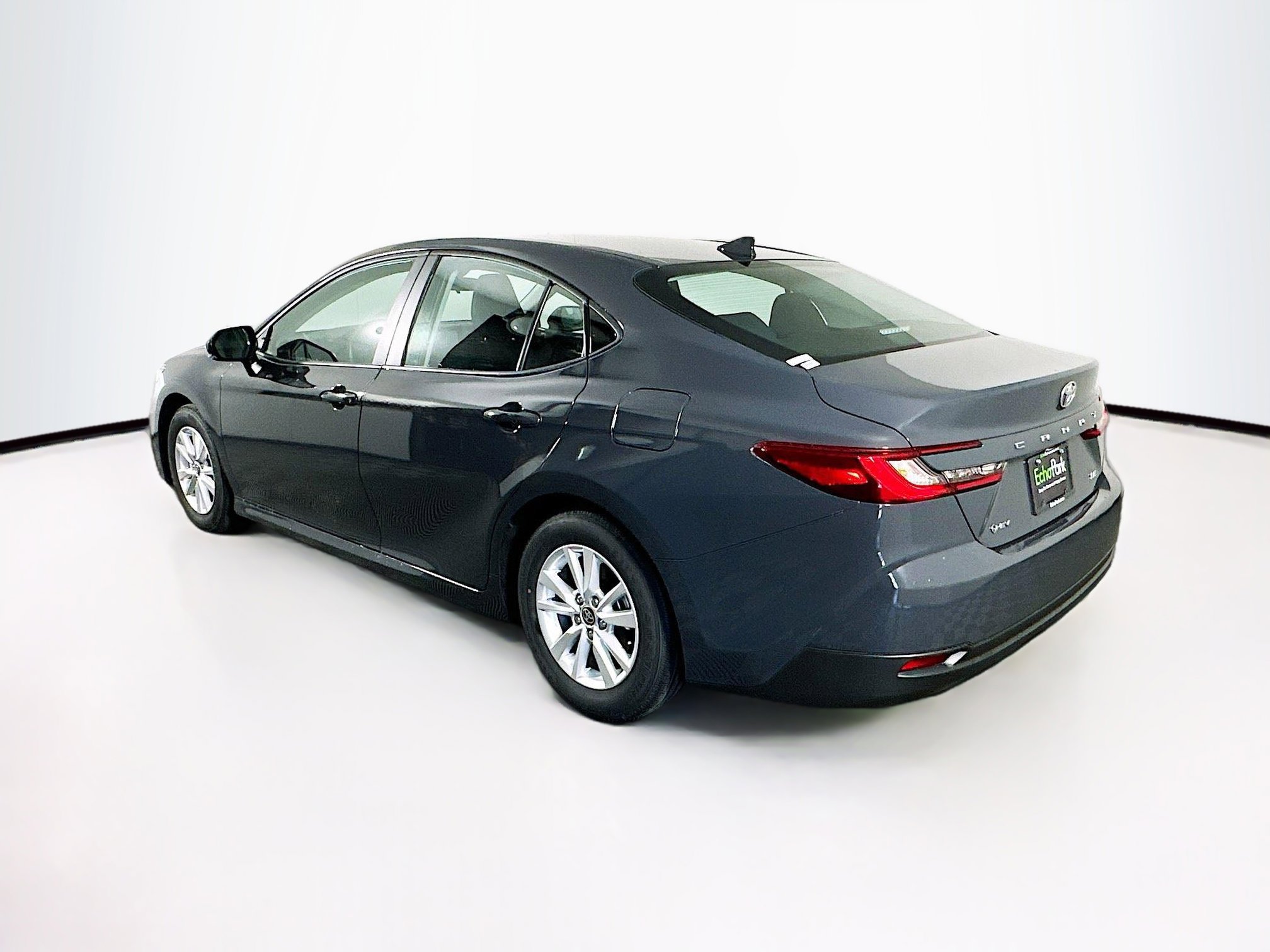 Used 2025 Toyota Camry LE image 5