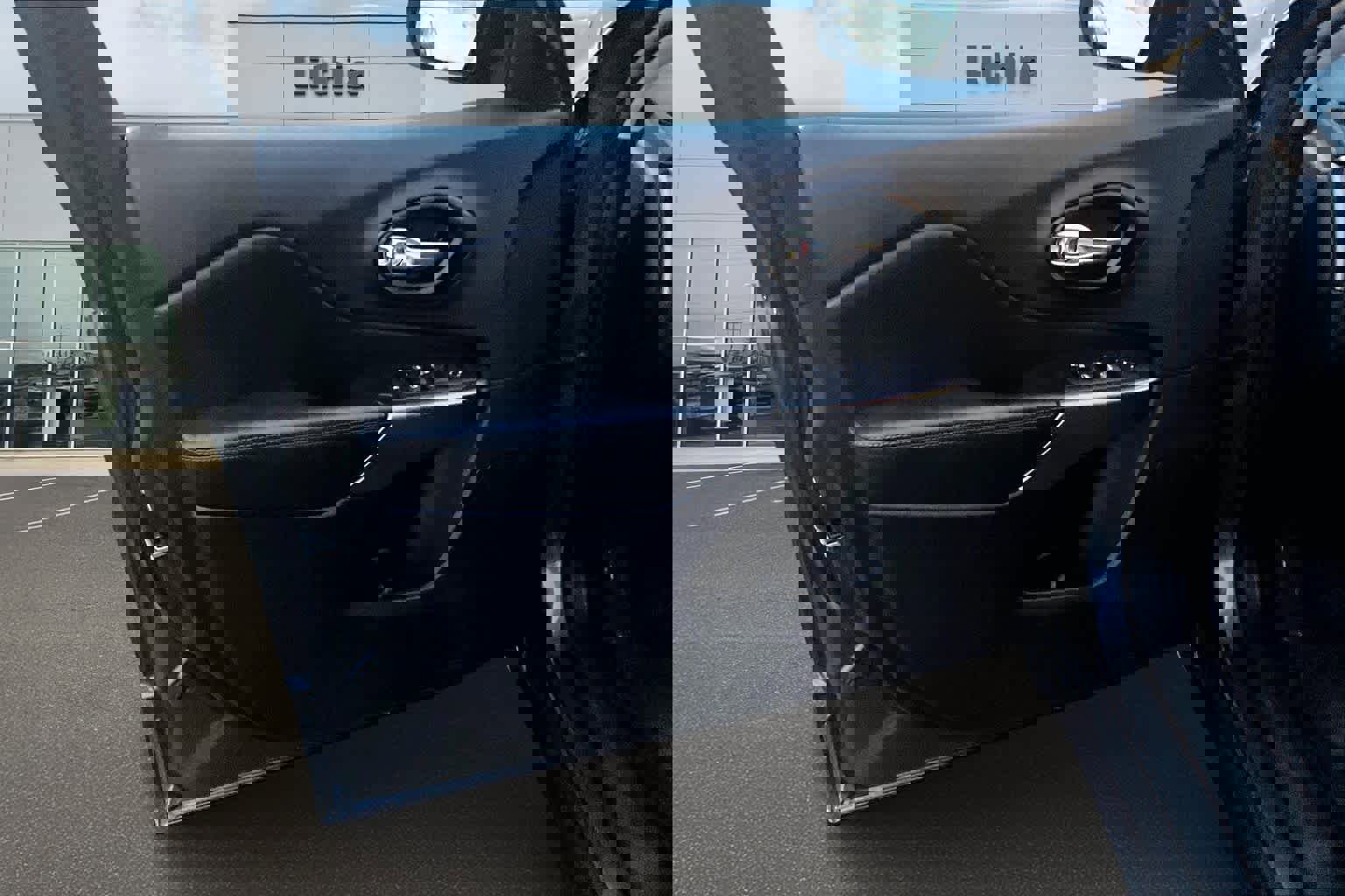 Used 2022 Jeep Cherokee Latitude Lux w/ Sun & Sound Group image 28