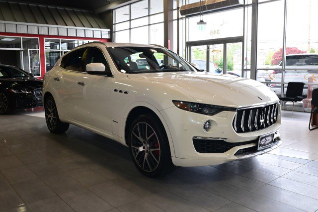 Used 2019 Maserati Levante GranLusso AWD/4WD image 3