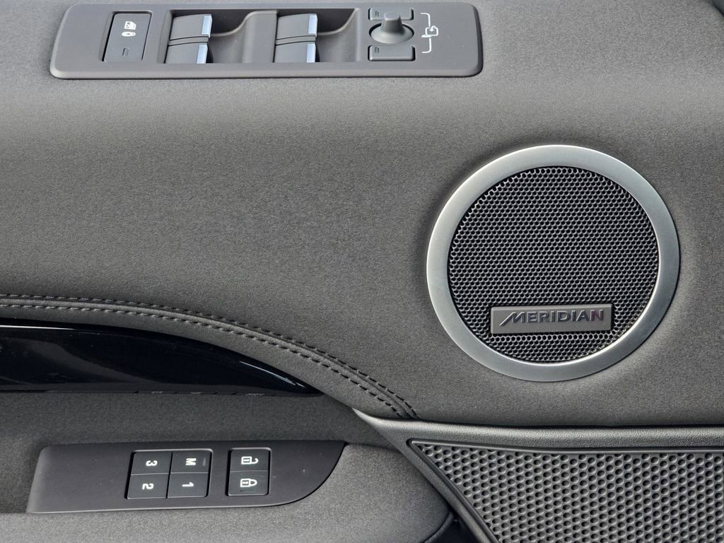 New 2026 Land Rover Discovery S AWD/4WD image 30