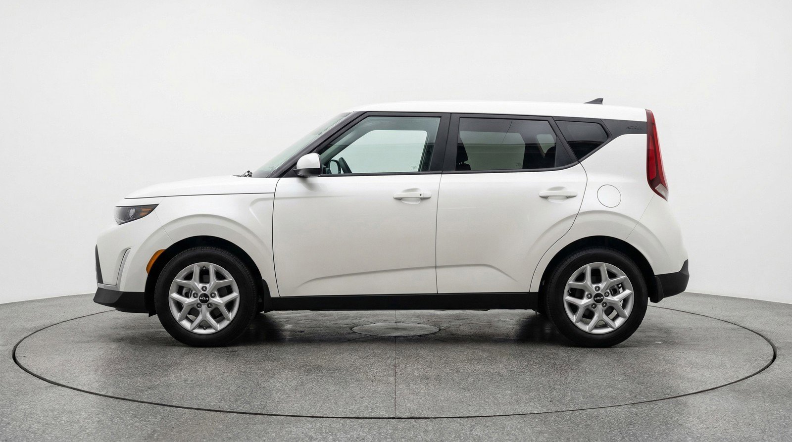 Used 2025 Kia Soul LX w/ LX Technology Package image 5