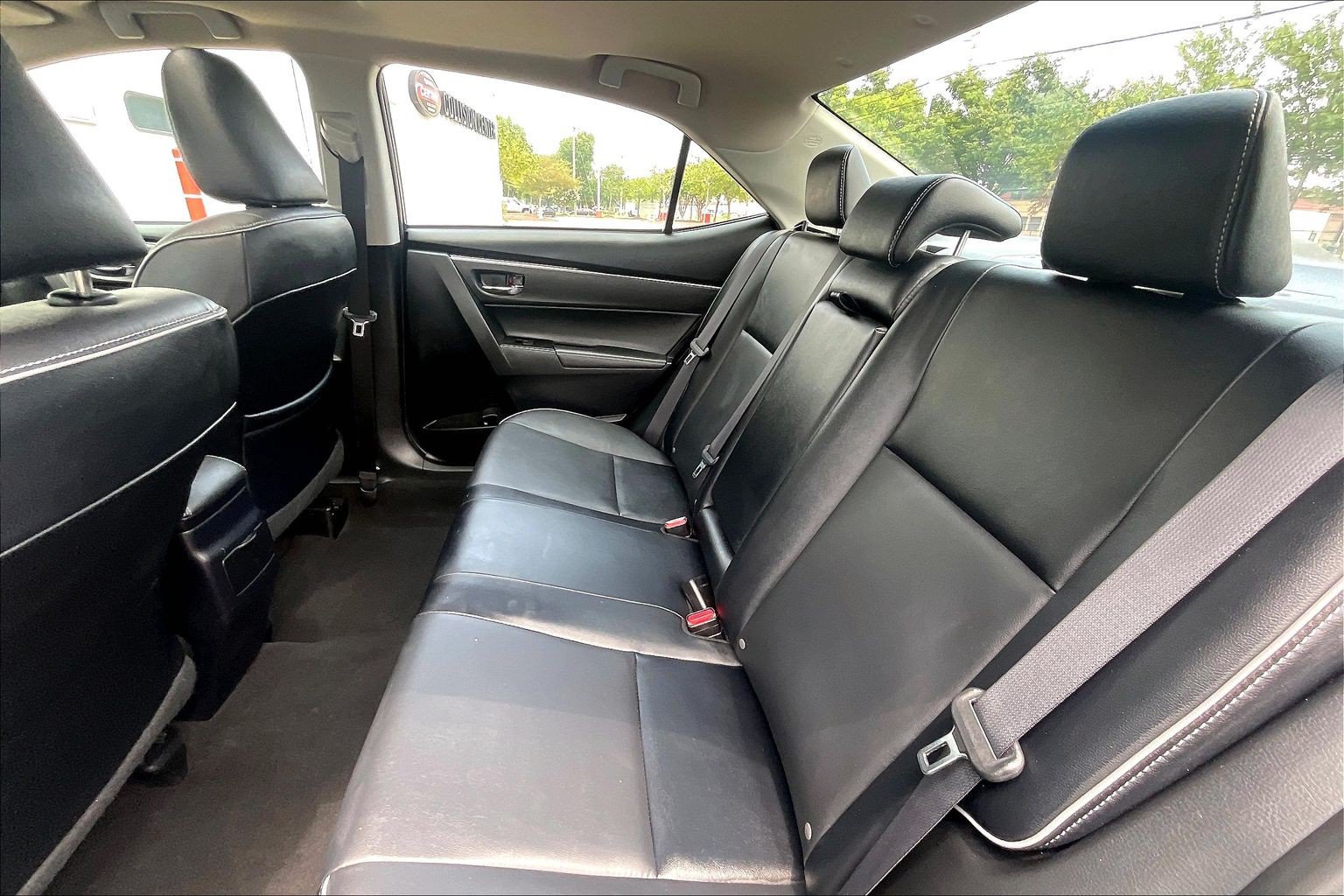 Used 2017 Toyota Corolla XLE FWD image 31