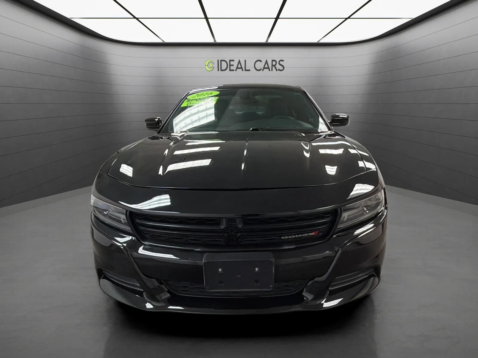 Used 2016 Dodge Charger SXT RWD image 2