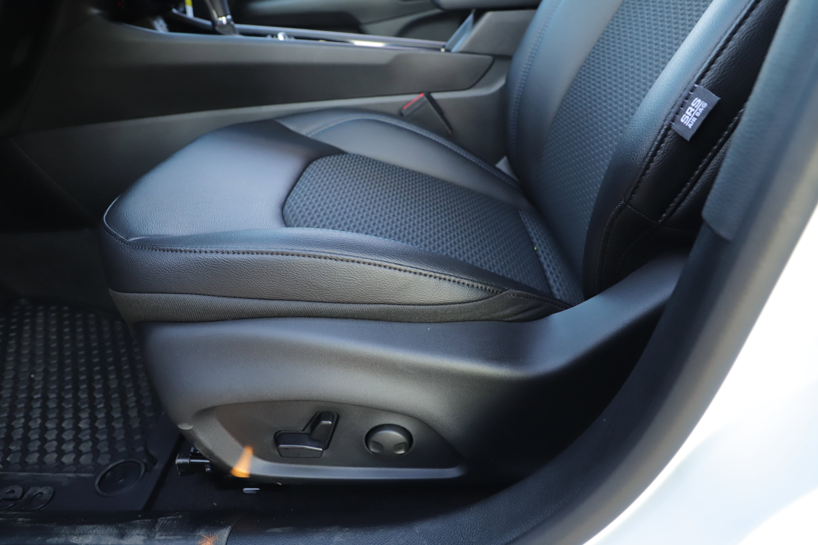 New 2026 Jeep Compass Latitude image 14