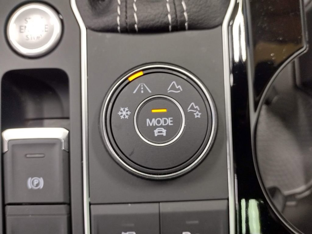 Used 2023 Volkswagen Atlas Cross Sport SEL Premium R-Line image 29