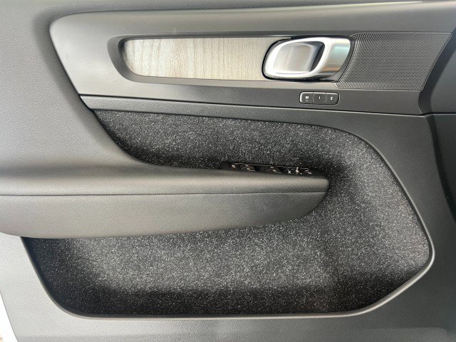 Used 2019 Volvo XC40 T5 Inscription image 12