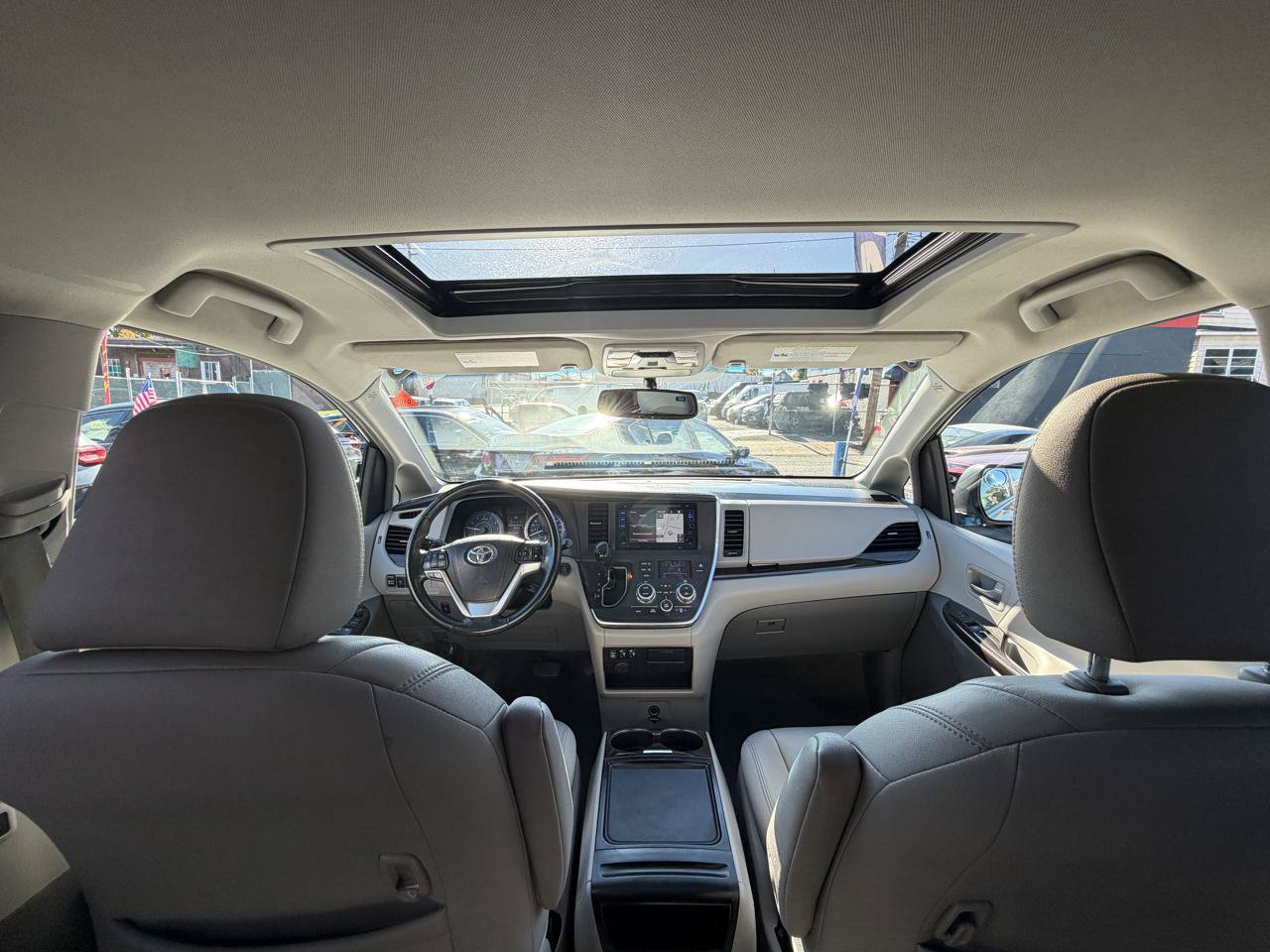 Used 2017 Toyota Sienna XLE w/ XLE Navigation Package FWD image 27