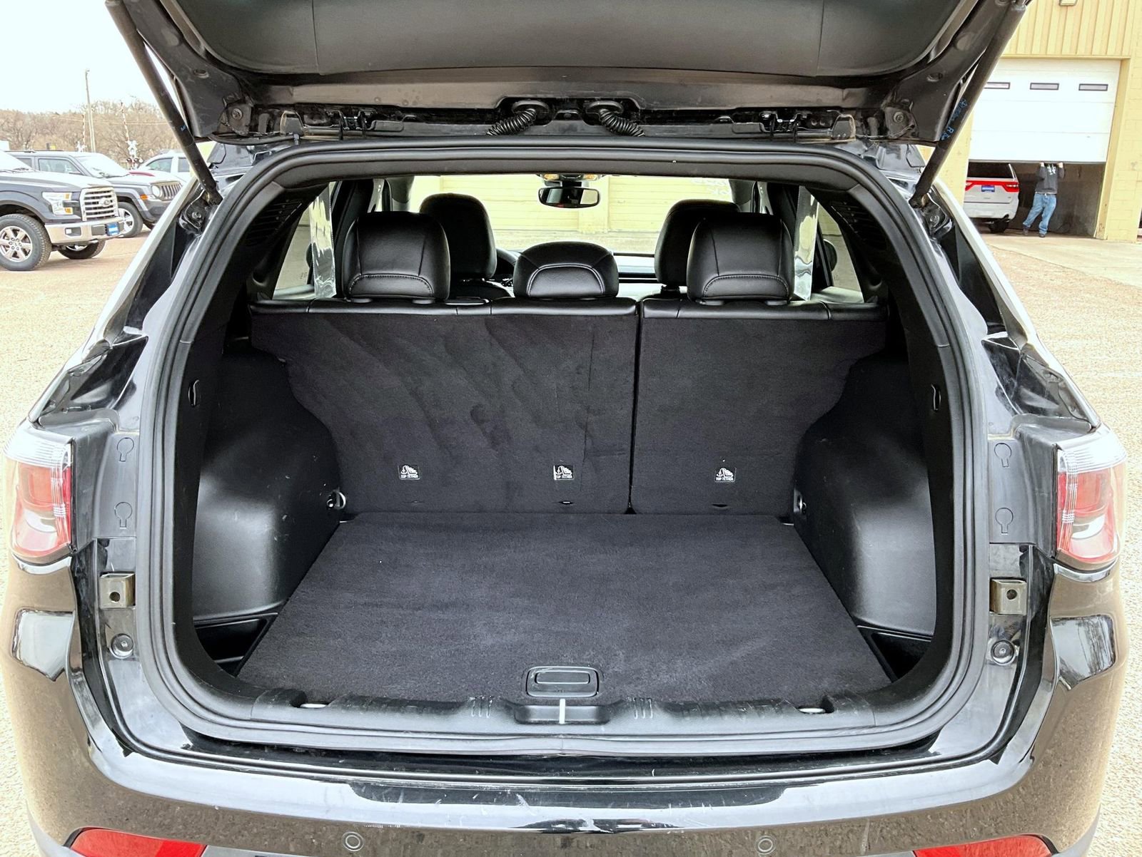 Used 2025 Jeep Compass Limited AWD/4WD image 9