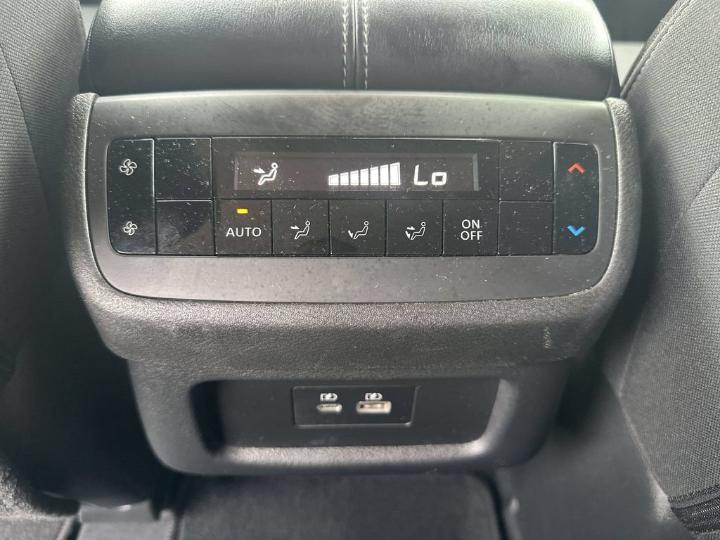 Used 2024 Nissan Pathfinder SV AWD/4WD image 23